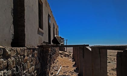 Reste der einstigen Terrasse vor dem Ingenieurhaus