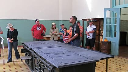 Museumsführung in der ehemaligen Großküche des Kasinos