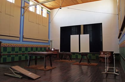 Die Turnhalle des Kasinos heute mit Bühne und hohem Dach