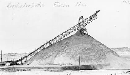 Förderbrücke der Centralwäsche über der Halde