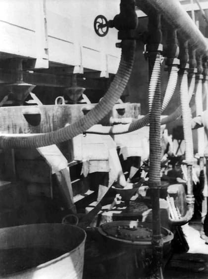 Diamantenaufbereitung mit dem „Schichelsieb“ (Setzmaschine)